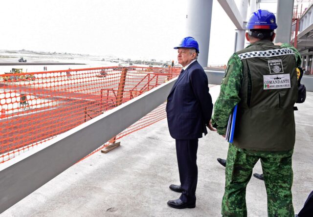 Andrés Manuel López Obrador, presidente de México presidió la Supervisión de obra del Aeropuerto Internacional ‘General Felipe Ángeles’ en la Base Aérea Militar No. 1 Santa Lucía.