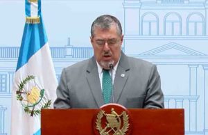 Presidente de Guatemala instó a enfrentar el pasado con gallardía