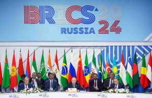Trump amenaza a los BRICS: «¡Digan hola a los aranceles y adiós a Estados Unidos!»