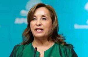 Boluarte declara en Fiscalía de Perú sobre cirugía de nariz