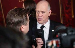 Detenidos, 308 migrantes indocumentados en primer día de redadas; hay sospechosos de asesinato y violación, dice Tom Homan