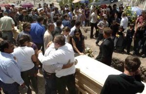 Juez ordena a la FGR que investigue como terrorismo el ataque a la familia LeBaron