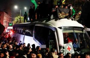 Israel libera a los primeros 90 presos palestinos