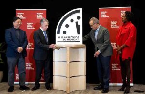 Reloj del juicio final queda a 89 segundos del Apocalipsis; humanidad se acerca a catástrofe mundial debido a arsenal nuclear y guerras