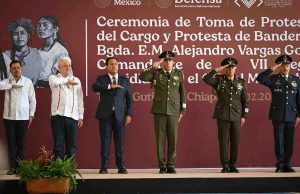 Atestigua Eduardo Ramírez toma de protesta de Alejandro Vargas González como comandante de la VII Región Militar