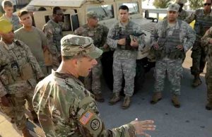 Tropas de EE.UU. preparan centro de migrantes en Guantánamo