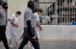 El Salvador enviará a menores a cárceles de adultos