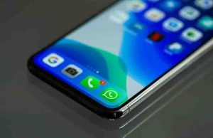 Alertan por fraudes con clonación de voz mediante IA