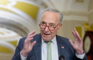 Chuck Schumer dice que un Trump “sin ley” ha provocado una crisis constitucional