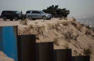 Despliegan tanqueta del ejército estadounidense en frontera de Ciudad Juárez y El Paso; buscan vigilar cruce de migrantes