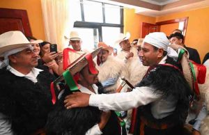 Junto al pueblo de Chamula, Eduardo Ramírez disfruta el carnaval K’in Tajimoltik