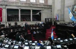 Indígenas de Guatemala piden anular aumento salarial de diputados