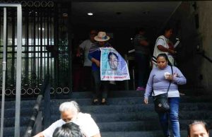Sin mayores avances en indagatorias, afirman padres de Ayotzinapa tras reunión con Covaj
