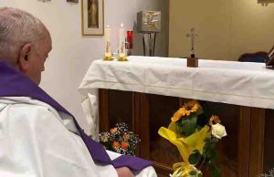 Vaticano divulga la primera imagen del papa en un mes