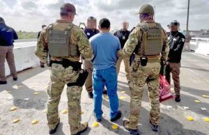 EU entrega a México a Ariel Núñez Figueroa, presunto implicado en el caso Ayotzinapa