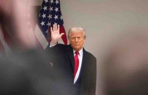 Aprobación de Trump cae al 43%, la más baja desde que volvió al poder: sondeo