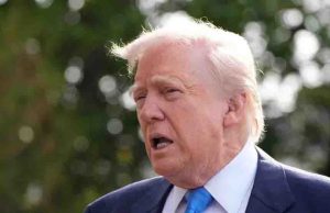 Los 100 días de Trump: hispanos jóvenes y mayores rechazan más el trabajo de Trump