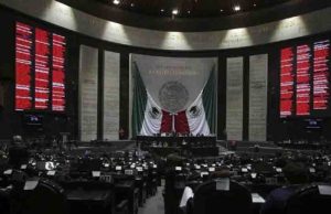 Diputados aprueban reforma que permite a funcionarios de Pemex, CFE, SAT y Banxico portar armas