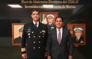 Eduardo Ramírez dicta conferencia en el Centro de Estudios Superiores Navales