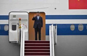 Escala China guerra comercial; veta aviones y películas de EU