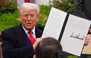 Presentan primera demanda contra aranceles de Trump