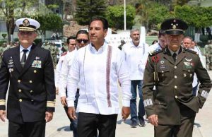 Eduardo Ramírez atestigua toma de protesta del nuevo comandante de la 31 Zona Militar