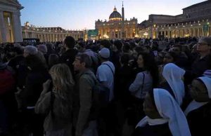 Multitudinario tributo al papa Francisco culminó al amanecer