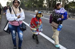 Llamadas a la puerta y pruebas de ADN: cómo Trump planea rastrear a 450 mil niños migrantes